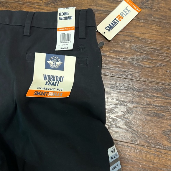 Dockers Work Day Khakis Classic Fit - Picture 3 of 5